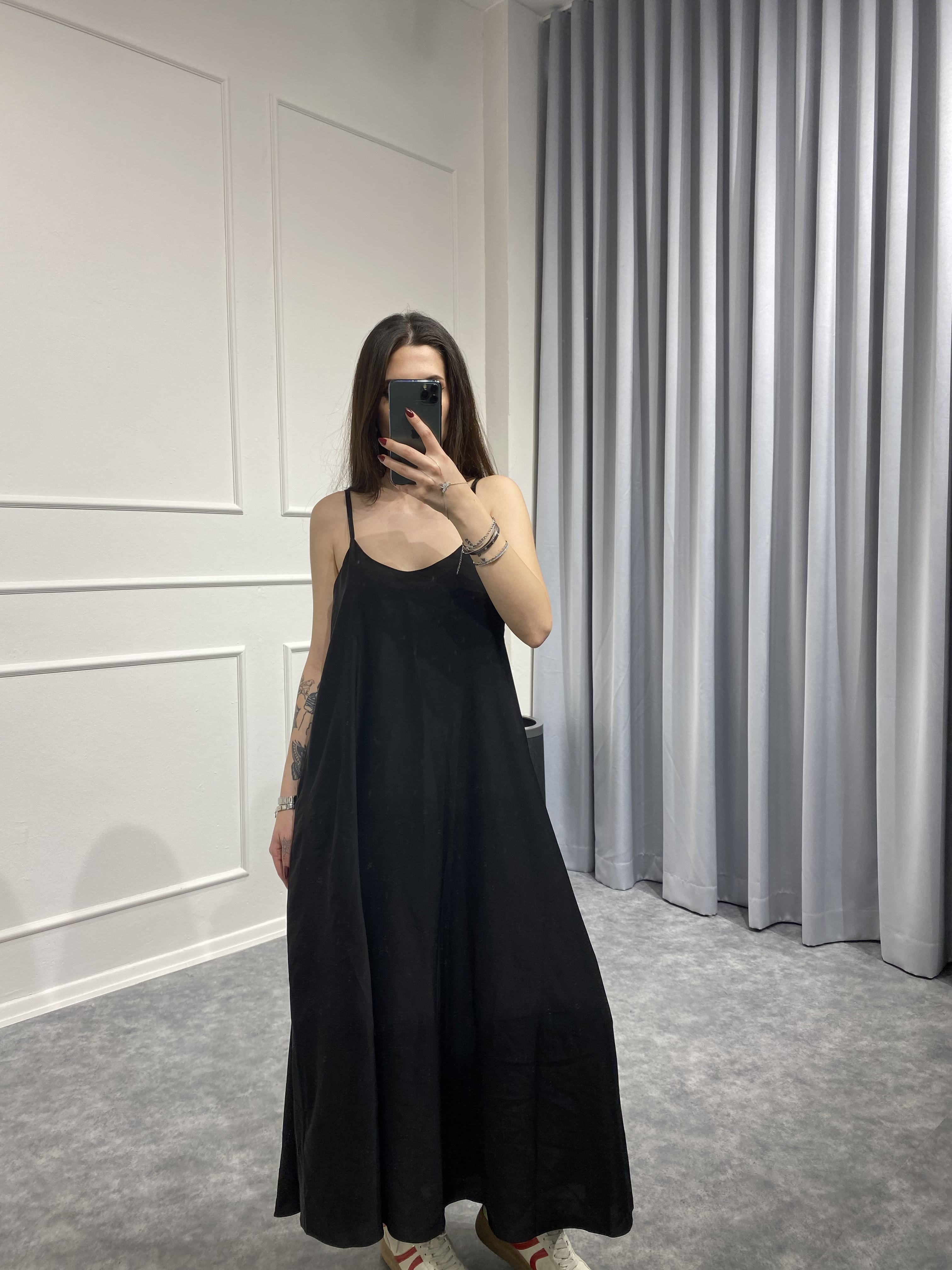 Askılı Uzun Siyah Elbise